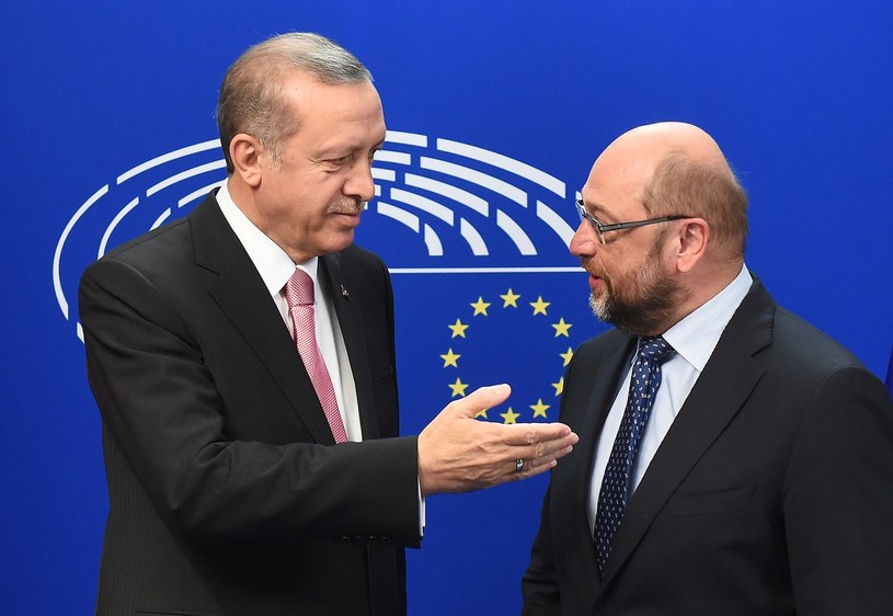 Recep Tayyip Erdogan (z lewej) i Martin Schulz /AFP