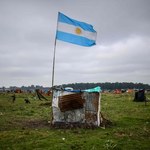 Recesja. Bezrobotni zajmują nieużytki wokół Buenos Aires. Skutek ​pandemii koronawirusa
