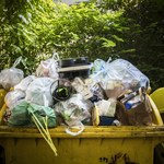 Recykling w Polsce czeka kryzys? Tony plastiku mogą zalać ulice