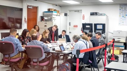 Ręczne liczenie głosów na Florydzie po listopadowych wyborach