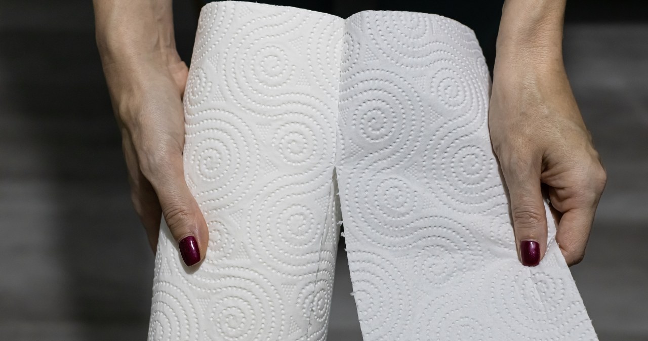 Ręcznik papierowy ma wiele zastosowań, jednak nie nadaje się do czyszczenia każdej powierzchni /Pixel