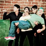 Red Hot Chili Peppers: Posklejać zespół na nowo