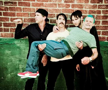 Red Hot Chili Peppers: Posklejać zespół na nowo