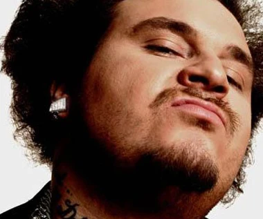 Red: Sara May bełkocze