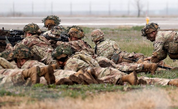 Redukcja żołnierzy w Europie. USA poinformowały NATO