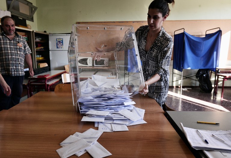 Referendum w Grecji: Liczenie głosów /LOUISA GOULIAMAKI /AFP
