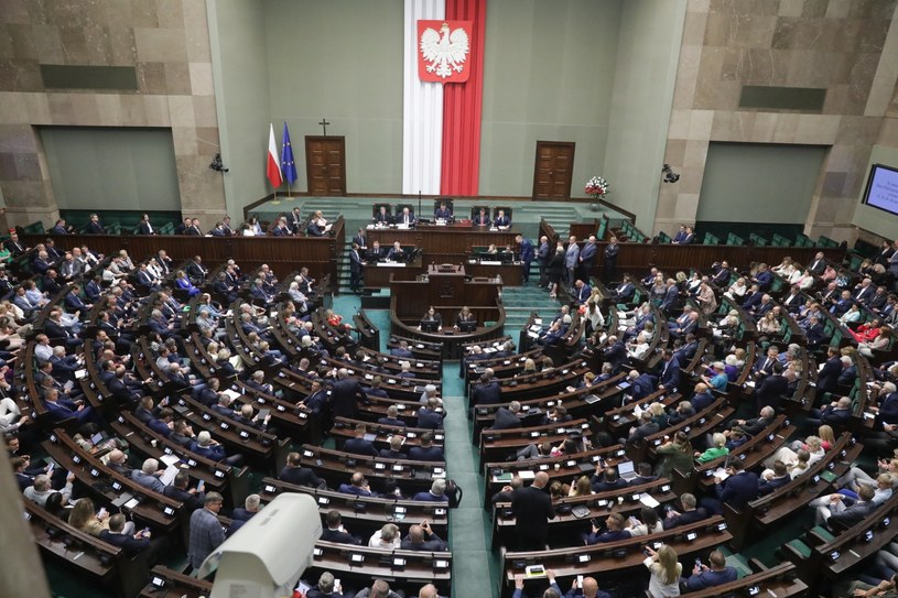 Reforma Trybunału Konstytucyjnego. Sejm podzielony, gorąca dyskusja