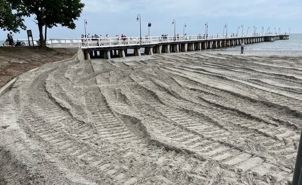 Refulacja plaży w Gdyni Orłowie. Turyści zaskoczeni, urząd wyjaśnia 