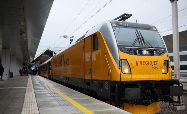 RegioJet wyjeżdża na tory. W tle długa lista sporów