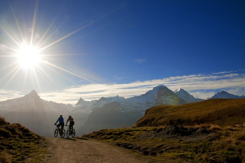 Region Jungfrau to raj nie tylko dla wielbicieli pieszych wycieczek, ale i rowerzystów /Switzerland Tourism