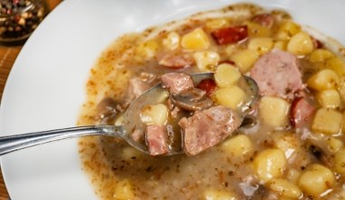 Regionalny specjał z Podkarpacia. Miska takiej treściwej zupy wystarcza za cały obiad