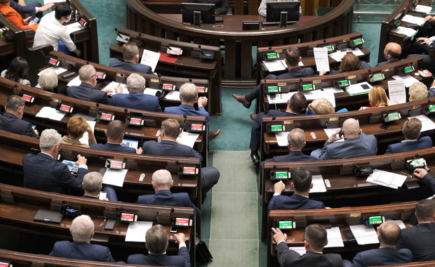 Regulamin Sejmu znowelizowany. Dodano zapisy o postępowaniu ws. stanów nadzwyczajnych