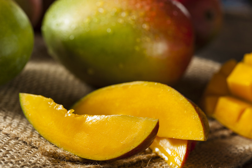 Regularne jedzenie mango poprawia pamięć i koncentrację, wzmacnia wzrok i serce /123RF/PICSEL