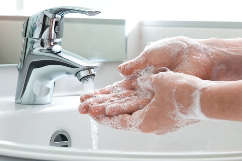 Regularne mycie rąk uchroni cię przed wieloma chorobami /123/RF PICSEL