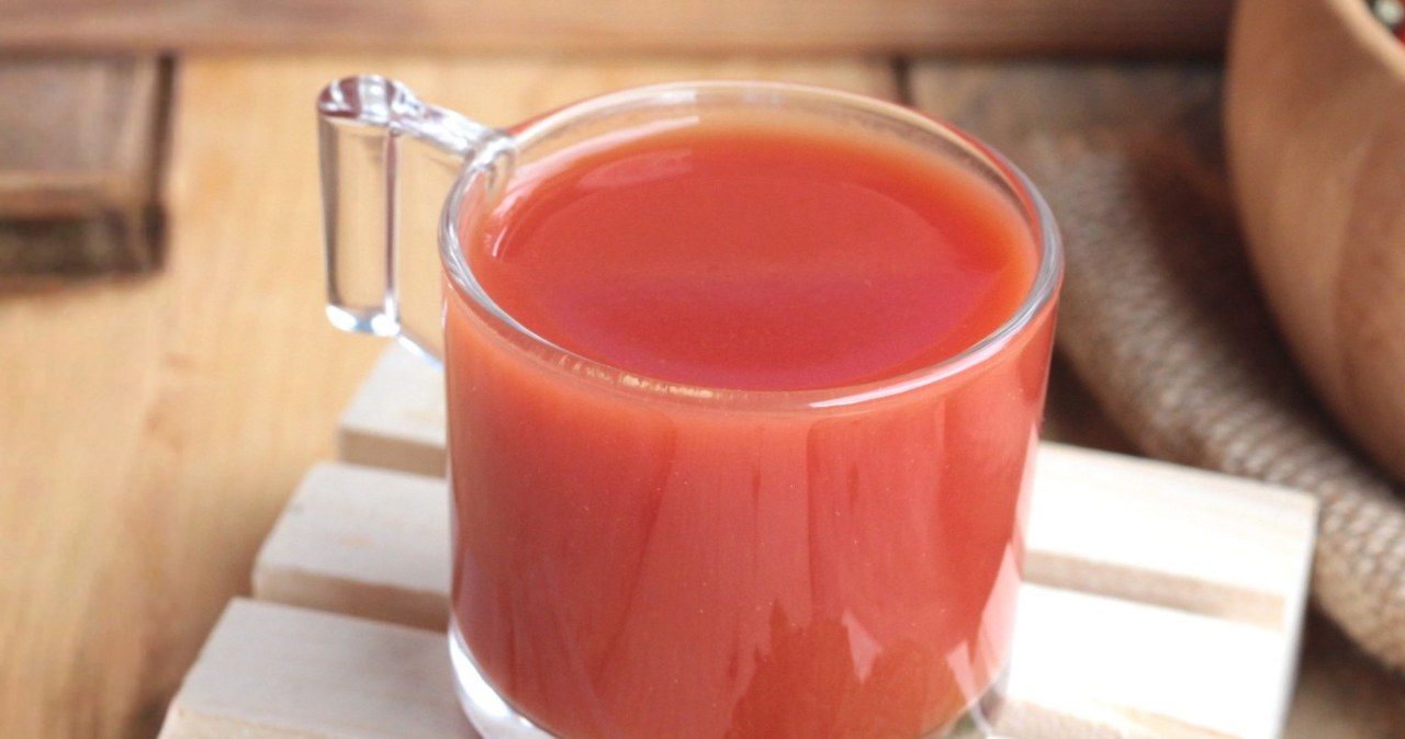 Regularne picie soku z pomidorów doskonale wpływa na układ krążenia /seagames50 /123RF/PICSEL