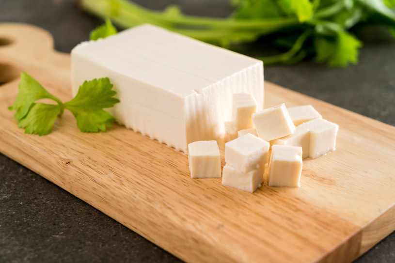 Regularne spożywanie tofu może zmniejszyć przykre objawy menopauzy /123RF/PICSEL