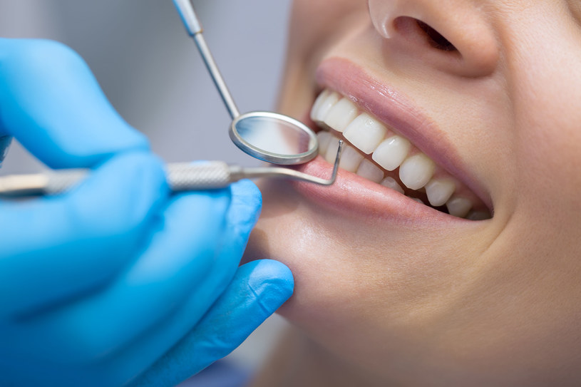 Regularne wizyty w gabinecie dentystycznym pozwalają uniknąć wielu nieprzyjemnych infekcji /123RF/PICSEL