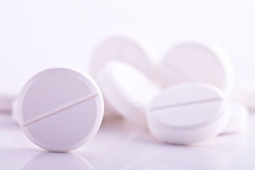 Regularne zażywanie niskich dawek aspiryny może chronić przed nowotworami /123RF/PICSEL
