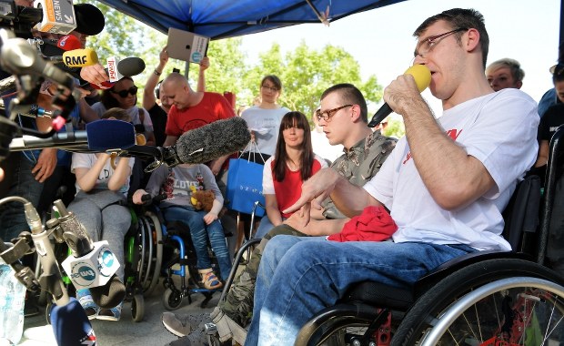 Rehabilitacja dla osób niepełnosprawnych bez limitów i bez kolejek od 1 lipca? "To jest proces" 