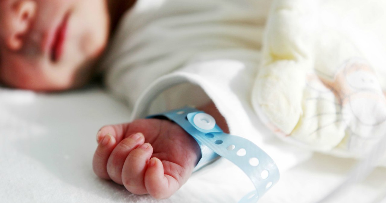 Rehabilitacja dzieci przedwcześnie urodzonych odbywa się już w szpitalu /123RF/PICSEL