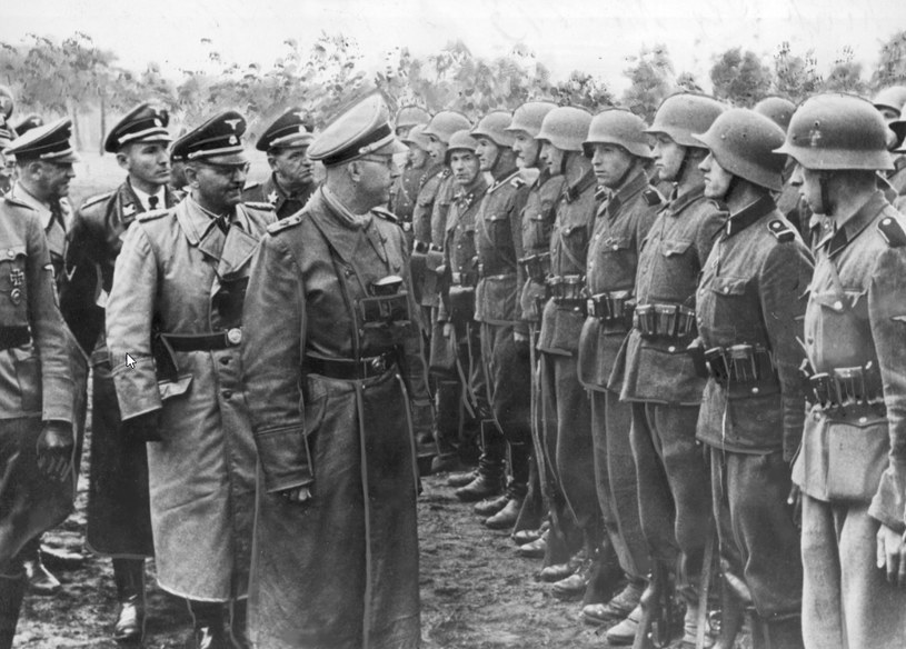 Reichsfuhrer Heinrich Himmler Dywizję Grenadierów Waffen SS "Galizien" /Z archiwum Narodowego Archiwum Cyfrowego