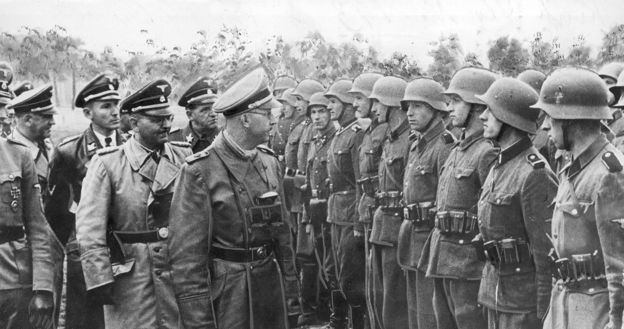 Reichsfuhrer Heinrich Himmler wizytuje dywizję SS "Galizien" /Z archiwum Narodowego Archiwum Cyfrowego