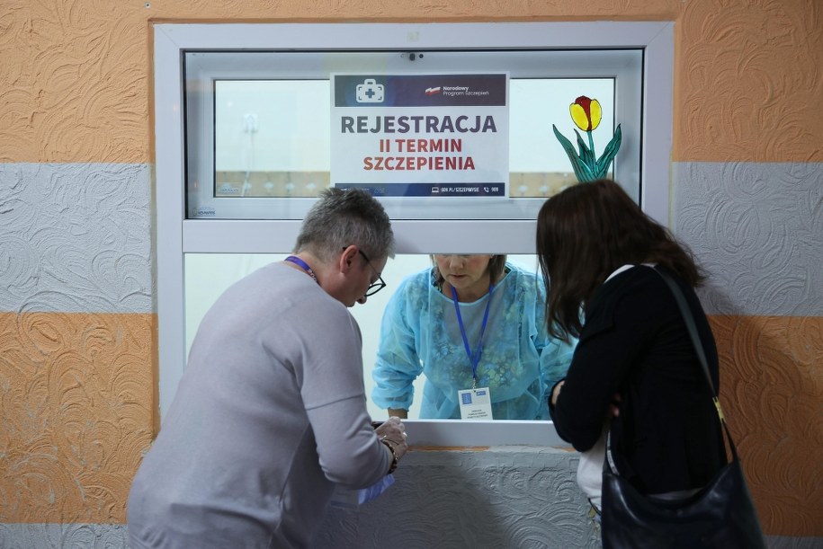 Rejestracja w nowo otwartym Punkt Szczepień Powszechnych w Trzebini w Małopolsce //Łukasz Gągulski /PAP