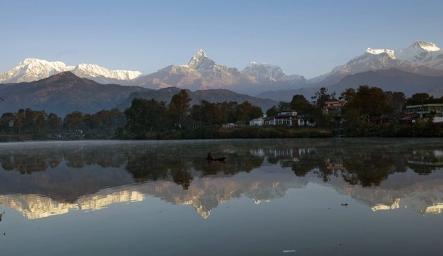 Rejon doliny Pokhara to jedno z najbardziej atrakcyjnych pod względem turystycznym miejsc w Nepalu / 	NARENDRA SHRESTHA    /PAP/EPA