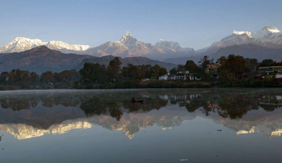 Rejon doliny Pokhara to jedno z najbardziej atrakcyjnych pod względem turystycznym miejsc w Nepalu / 	NARENDRA SHRESTHA    /PAP/EPA