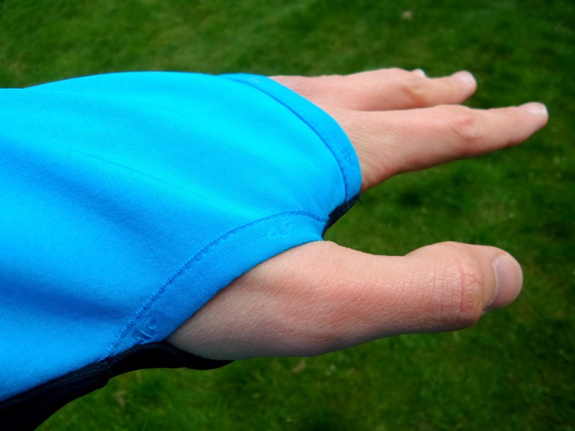 Rękaw typu "ninja" to dobry pomysł. Przydaje się chociażby podczas szybkiej jazdy rowerem /INTERIA.PL