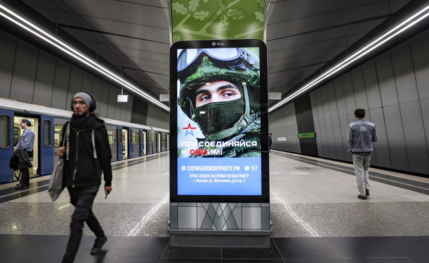 Reklama poboru do wojska w moskiewskim metrze /YURI KOCHETKOV /PAP/EPA