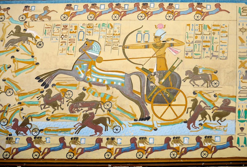 Rekonstrukcja malowidła naściennego przedstawiającego faraona Ramzesa II podczas bitwy z Hetytami pod Kadesz /Universal History Archive /Getty Images