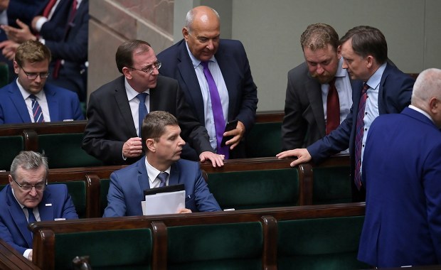 Rekonstrukcja rządu dopiero jesienią. Planowane łączenie resortów