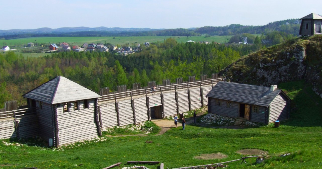 Rekonstrukcja słowiańskiego grodu na Górze Birów gwarantuje podróż w czasie /Pudelek (Marcin Szala) /CC BY-SA 3.0