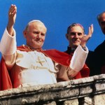 Rekonstrukcja świętości JP II. Zwyciężą fakty czy narracja?