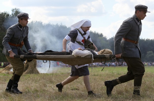 Rekonstrukcja walk między Armią Polską a bolszewikami w trakcie obchodów 93. rocznicy zwycięskiej Bitwy Warszawskiej "Cudu nad Wisłą" w Ossowie /Paweł Supernak /PAP