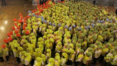 Rekord Guinnessa w Wieliczce pobity! Dzieci ustawiły się w "żywy obraz" Polski