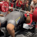 Rekord świata pękł. 355 kilogramów na klatkę