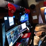 Rekordowe inwestycje w spółki nietechnologiczne. Inwestorzy przestraszyli się AI