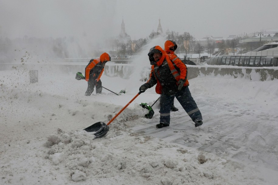Rekordowe opady śniegu w Moskwie – niemal milion metrów sześciennych śniegu usuniętych w dwa dni /TATYANA MAKEYEVA/AFP/East News