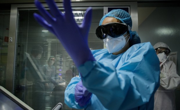 Rekordowo dużo zgonów. Nowe dane resortu zdrowia ws. koronawirusa 