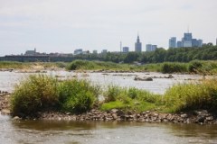 Rekordowo niski poziom Wisły w Warszawie. Galeria