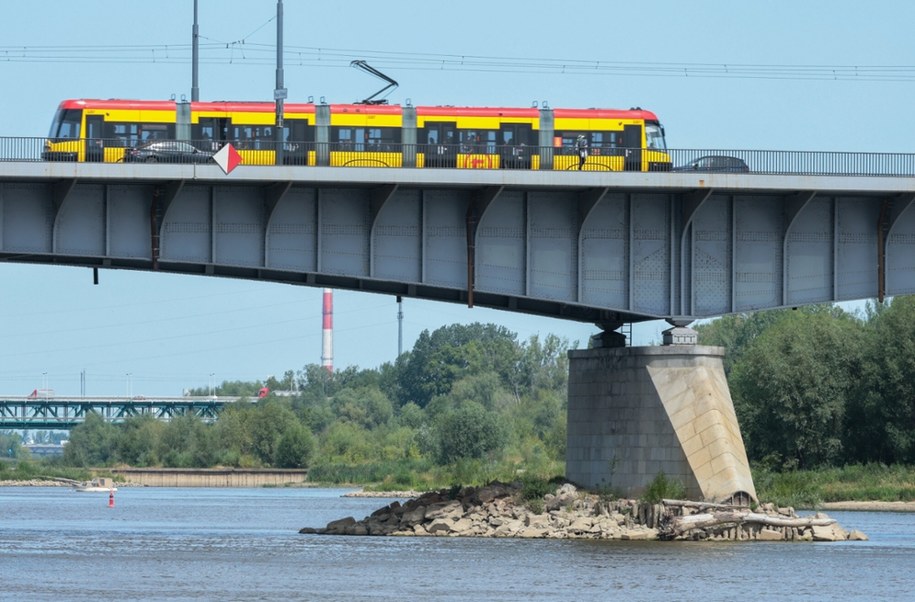 Rekordowo niski stan wody w Wiśle, początek lipca 2025 /Adam Burakowski/East News /East News