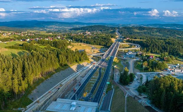 ​Rekordowy ruch w tunelu na zakopiance! Tysiące turystów zmierza pod Tatry