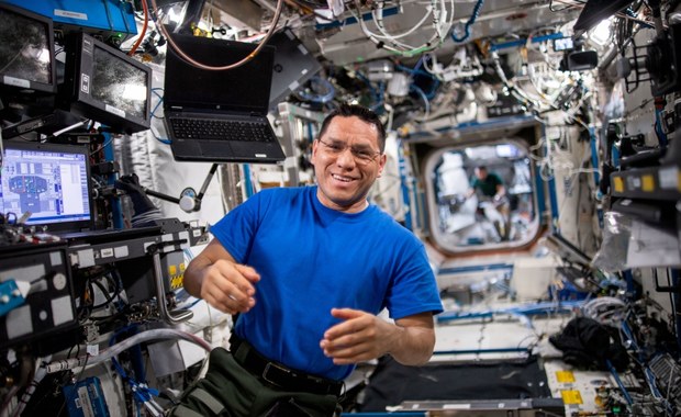 Rekordzista mimo woli wrócił z orbity. Frank Rubio krążył wokół Ziemi ponad rok [TRANSMISJA]