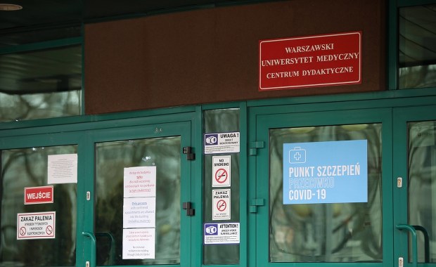 Rektor WUM potwierdził obecność podczas szczepień. "Wizytowałem centrum" 