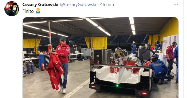 Relację na żywo z garażu  High Class Racing prowadził Cezary Gutowski. To on pierwszy poinformował o wycofaniu się zespołu z wyścigu. /Informacja prasowa