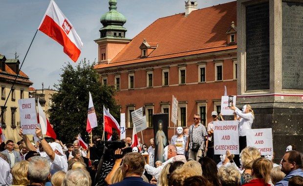 Religia w szkole - jabłkiem niezgody. Protest katechetów