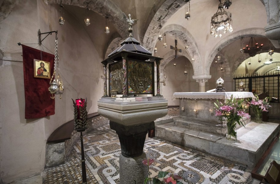 Relikwie św. Mikołaja – czczonego zarówno przez katolików, jak i prawosławnych - przechowywane są w Bari od 1087 roku /Mikhail Japaridze   /PAP/EPA