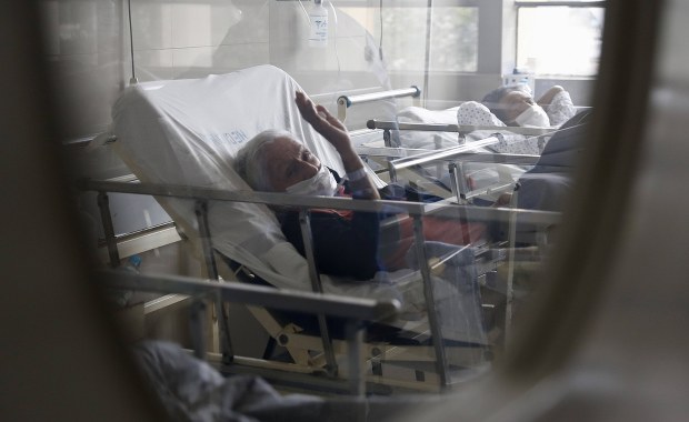 Remdesivir jeszcze dziś trafi do Polski. Szpitale alarmują o jego braku 